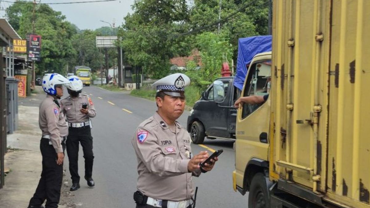 La police de Bandung prépare une route de contournement pour anticiper la congestion des routes touristiques