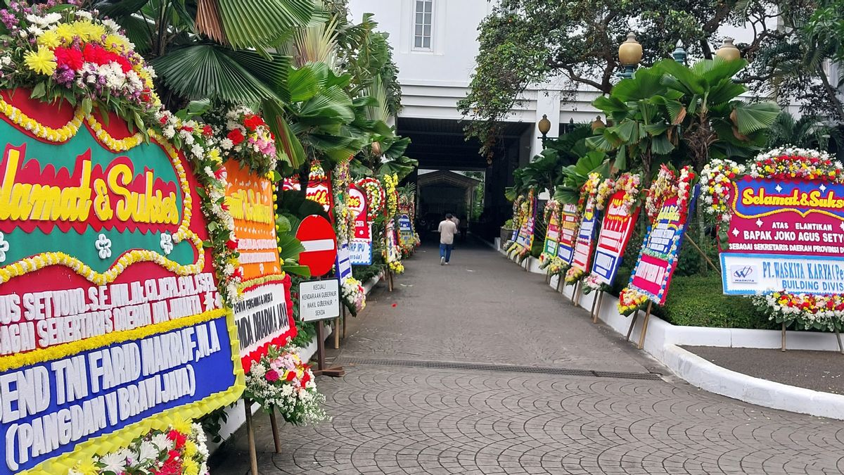 Joko Agus Setyono Dilantik Jadi Sekda DKI, Puluhan Karangan Bunga Berjejer di Balai Kota