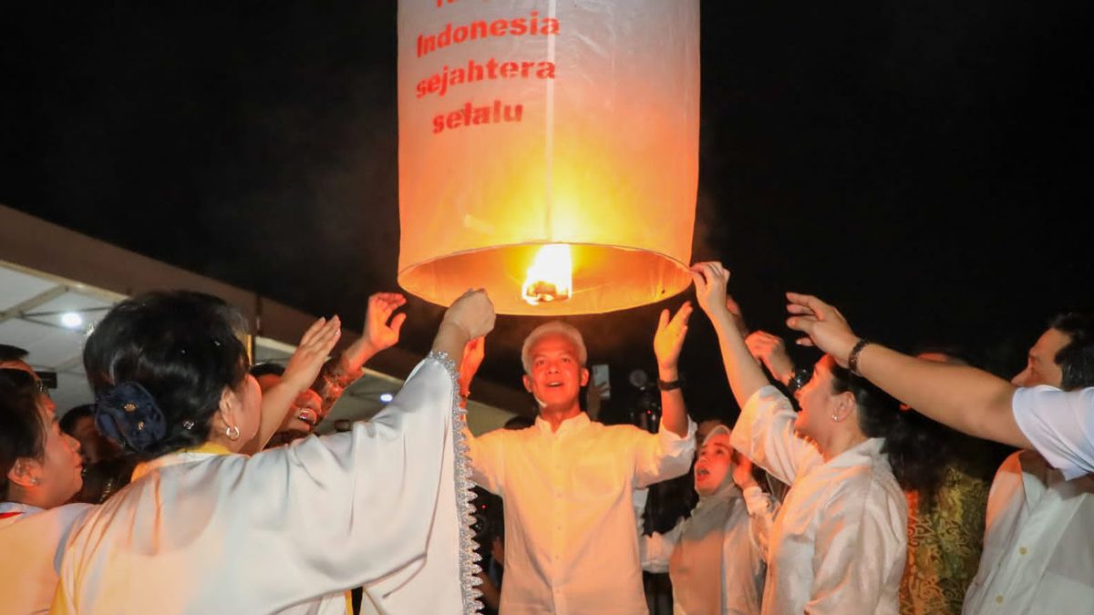 Vesak, Ganjar Pranowo Joins In Enlivening The Release Of Thousands Of Lanterns In Borobudur
