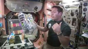 Astronot di ISS Pamer Makanan Buatan Koki Michelin, Katanya Enak Banget!