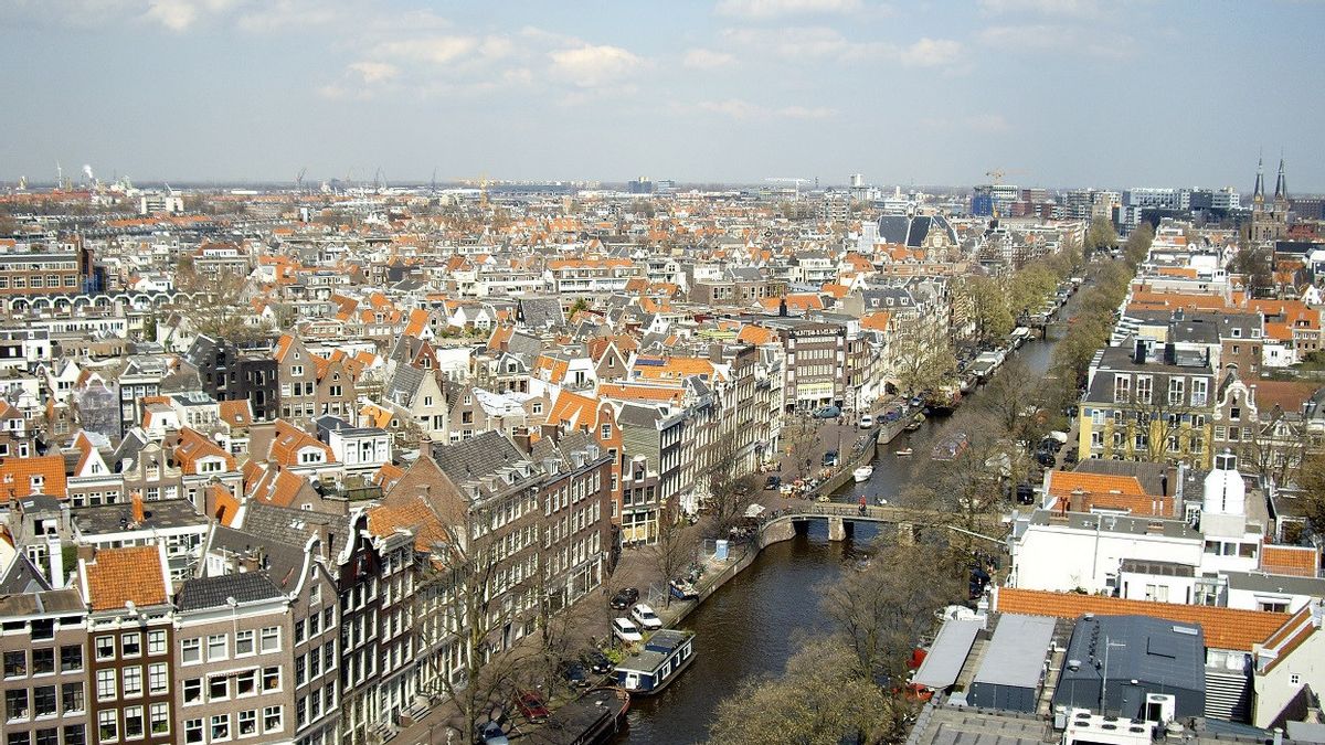 Amsterdam Stops Issuance Of New Hotel Construction Permits To Restrict Tourists Based On Residents' Petitions