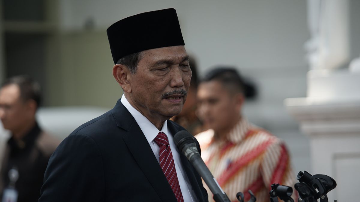 Luhut Plans to Bring in Foreign Doctors, IDI Asks Jokowi to Disagree