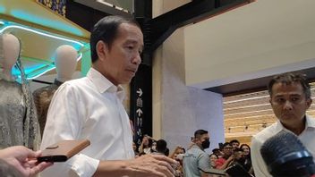 Jokowi: I Am A Public Official And A Political Officer, If You Talk About Politics, You Can Dong