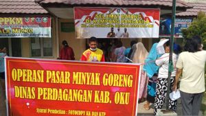 Minyak Goreng Rp14.000 di OKU, Ribuan Warga Serbu Operasi Pasar Disperindag