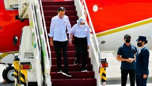 Gibran Ungkap Faktor Keletihan Sejak dari Kamboja Pemicu Iriana Jokowi Terpeleset di Tangga Pesawat