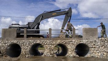Lembur Hingga Tengah Malam, TNI Kebut Jembatan Akses Museum Buya HAMKA