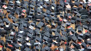 DPR Minta Pemerintah Perketat Seleksi Buntut Viral Alumni LPDP Bangga Anak WNA