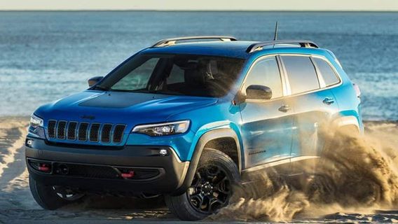 Jeep Tarik Cherokee Karena Masalah pada Sistem Kemudi