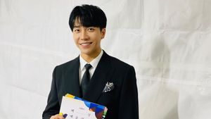 Rayakan Debut 18 Tahun, Lee Seung Gi Bantah Putus dengan Lee Da In