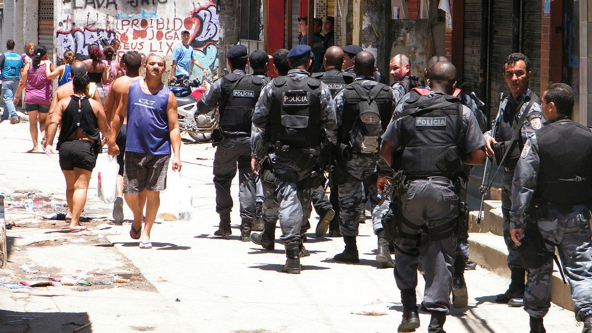 毒品团伙枪战 Vs 巴西警察， 25 人死亡