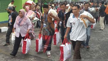 À Bantul Jokowi Bagikan riz: Une aide alimentaire donnée en janvier, février et mars 2024