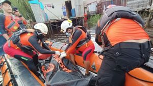 Tim SAR Evakuasi Jenazah ABK yang Tenggelam di Mempawah