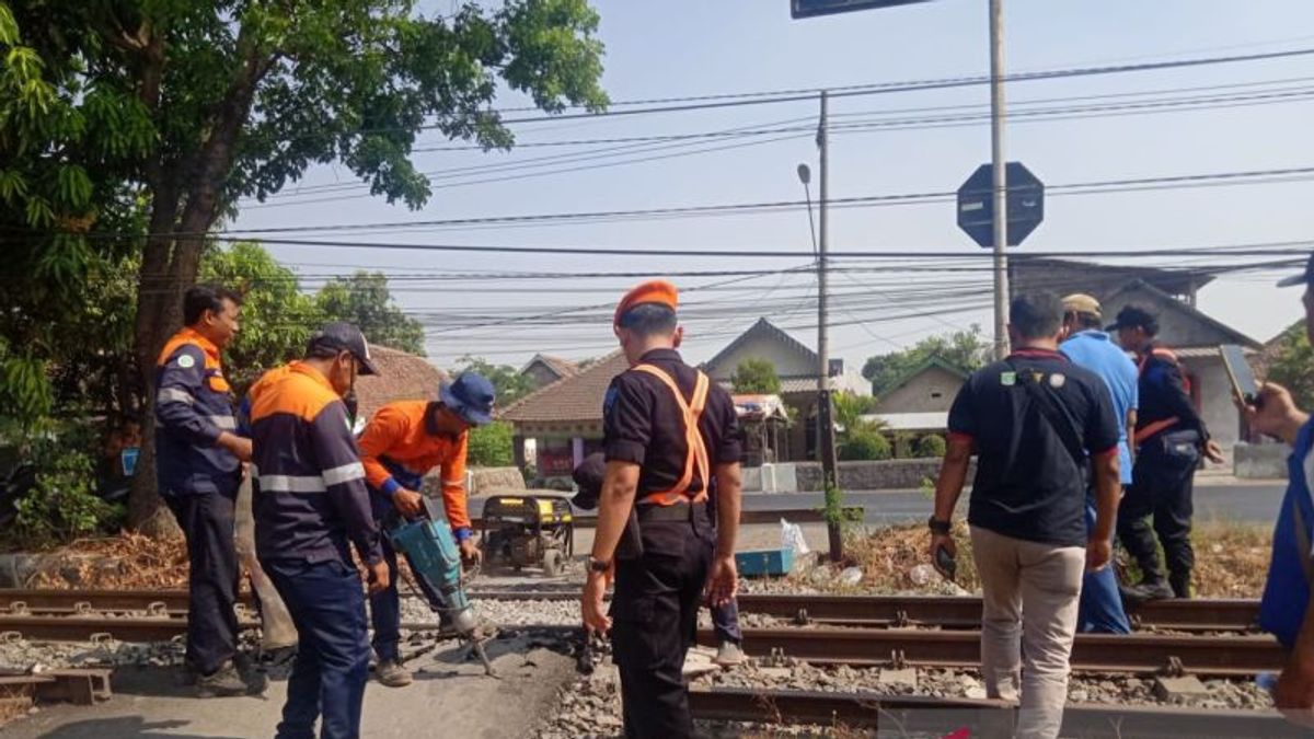 KAI Tutup Perlintasan Sebidang Liar di Beji Pasuruan