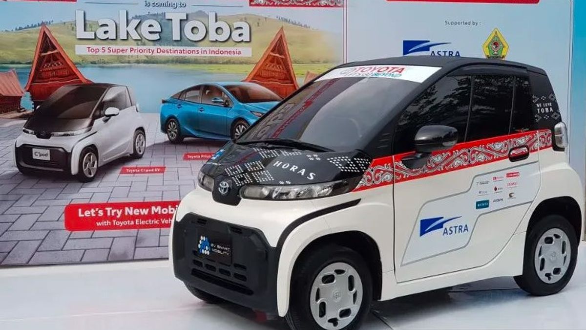 Toyota Mengajak Wisatawan Danau Toba untuk Coba Mobil Listrik