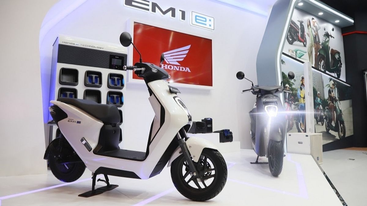 هوندا تقدم مرة أخرى أقراص الدراجات النارية الكهربائية ، وهذا يكلف قدر الإمكان