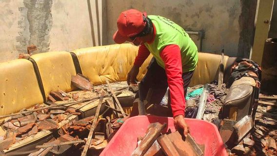 38 Houses Are Damaged By Jember Earthquake