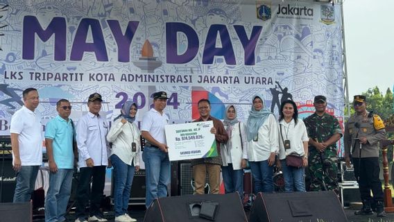 纪念2024年五一日,BPJS Ketenagakerjaan Jakarta Utara分配援助580包基本食品