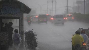 BMKG : La pluie et le foudre devraient se produire dans 23 provinces indonésiennes aujourd'hui