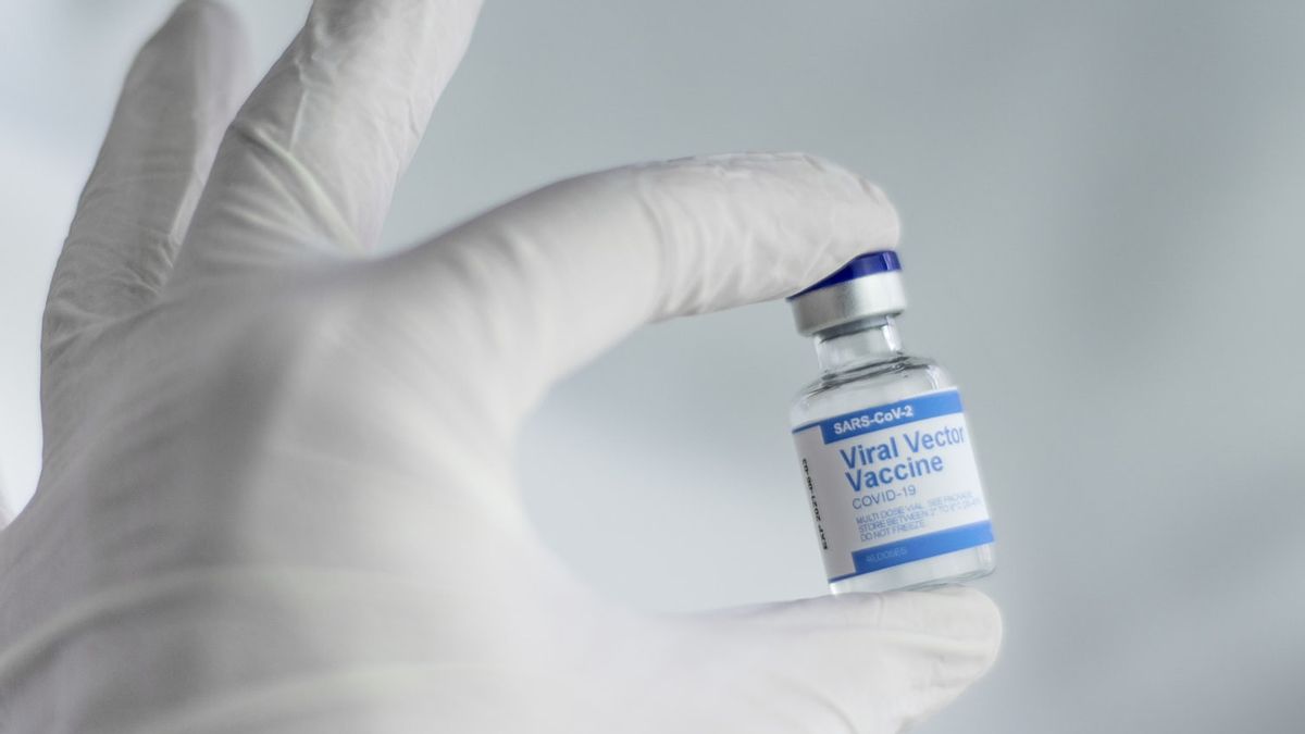 المجر تطلب من العاملين في المجال الطبي تطعيم COVID-19 الجرعة الثالثة