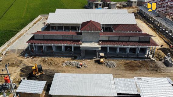 中部ジャワ州グロボガンのグレンドー市場の建設は、2024年7月末までに完了する予定です。