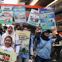 Pramono Ancam Sanksi Hotel-Restoran di Jakarta yang Tak Pilah Sampah Mandiri  