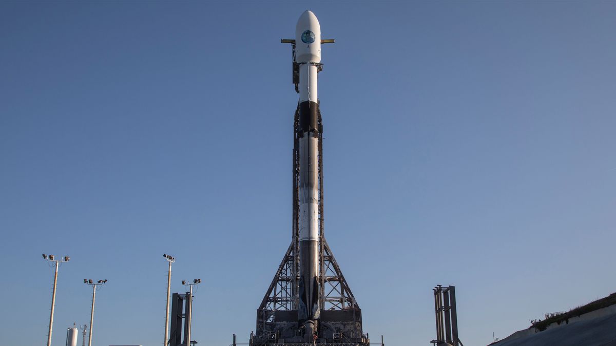 Roket Falcon 9 dari SpaceX Sukses Luncurkan Satelit Rahasia dari NRO