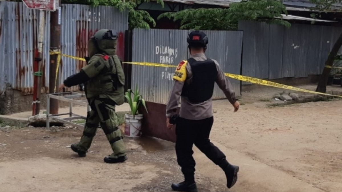 La Police Poursuit Trois Personnes Après Avoir Découvert Un Objet Ressemblant à Une Bombe à Bekasi