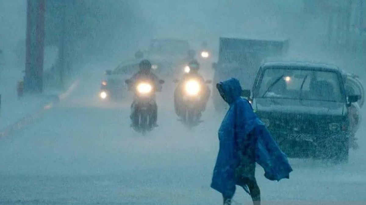 Cuaca Rabu 22 November, Hujan Deras Disertai Petir Diprediksi Guyur Sejumlah Kota Besar