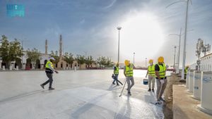 Jelang Puncak Musim Haji, Aspal di Sekitar Masjid Namirah Arafah Dicat untuk Menurunkan Suhu