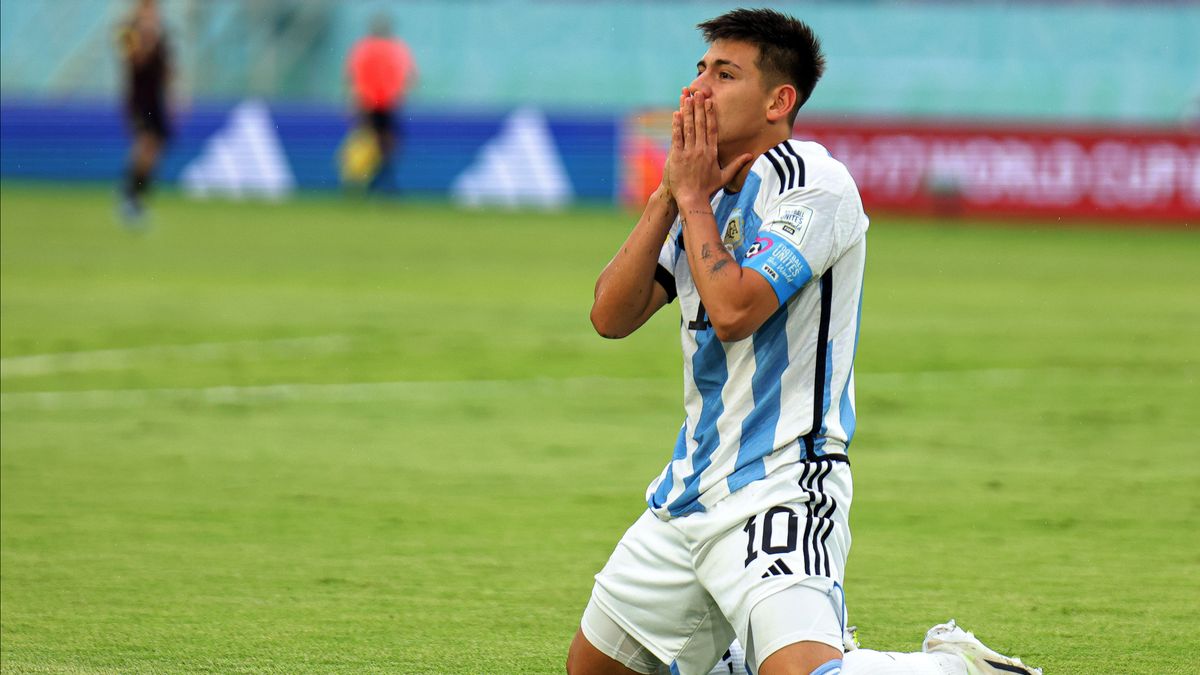 مان سيتي يفوز على برشلونة للتعاقد مع النجوم الأرجنتينيين في كأس العالم تحت 17 سنة 2023