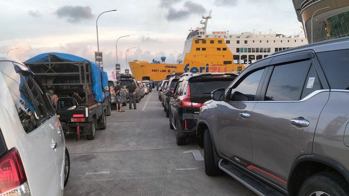 Dermaga Eksekutif Pelabuhan Bakauheni Lampung Mulai Ramai Antrean Kendaraan