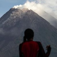 Tinggi Kubah Lava Gunung Merapi Naik Sekitar Satu Meter!