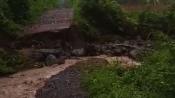 Banjir di Andora NTT Putus Akses Jalan, BPBD Lakukan Penanganan Darurat 