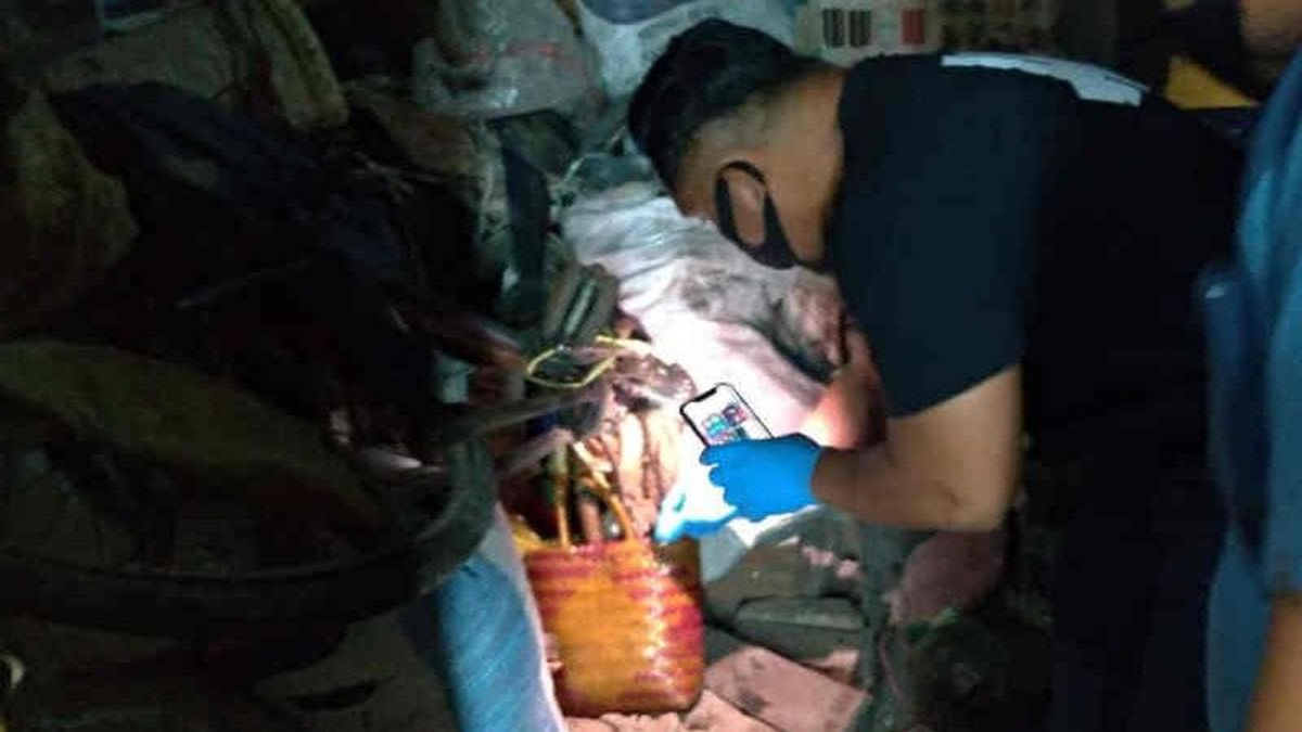 Police Arrest Man Who Allegedly Buried His Wife's Body Under The Bed