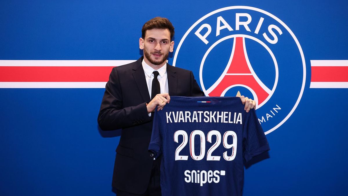 Resmi, Khvicha Kvaratskhelia Tinggalkan Napoli untuk Bergabung dengan PSG