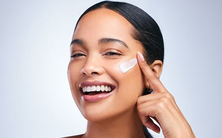 Pakai Skincare Rutin Ada Takarannya lho! Biar Enggak Kebanyakan, Ini Anjuran Dermatologis