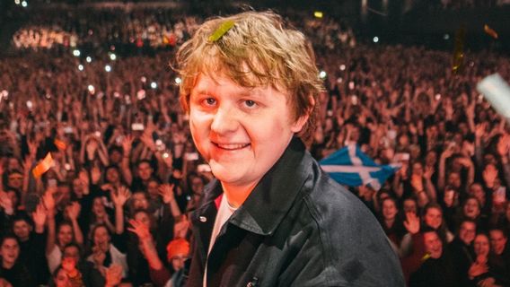 Au Milieu De Covid-19 Outbreak, Guns N’Roses Et Lewis Capaldi Concert Continue