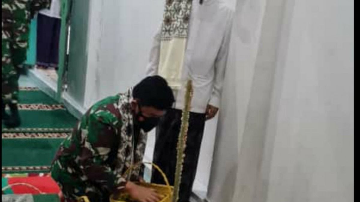 Le Commandant De La TNI Fait Un Pèlerinage Au Tombeau Du Vieux Professeur Et Habib Saggaf à Alkhairaat Palu