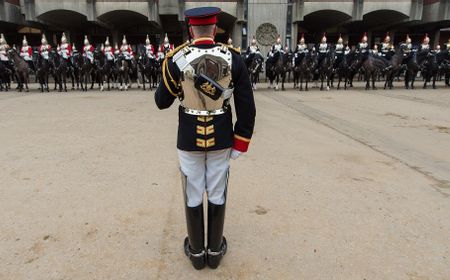 Prajurit Household Cavalry Kerajaan Inggris Pingsan Jelang Peringatan Hari Pahlawan