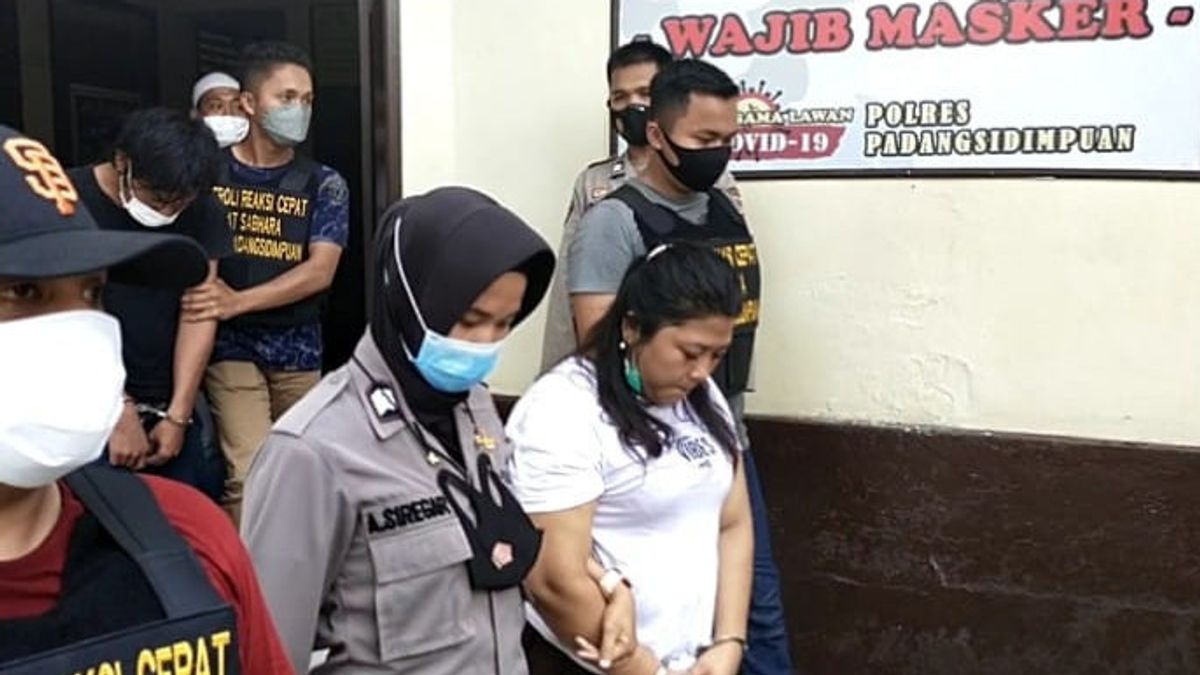Polisi Tangkap Kurir Perempuan di Padangsidimpuan yang Selundupkan Sabu di Kotak Mi Instan