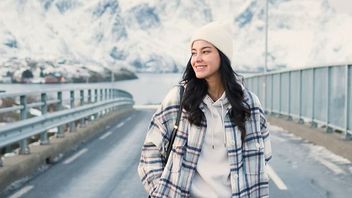 7 Beautiful Portraits Of Medina Dina Vacation To Norway, Comments Gading Marten: White Love Emoticons