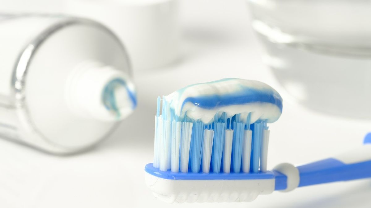 刷牙时的乳剂量,全额刷牙不需要使用!