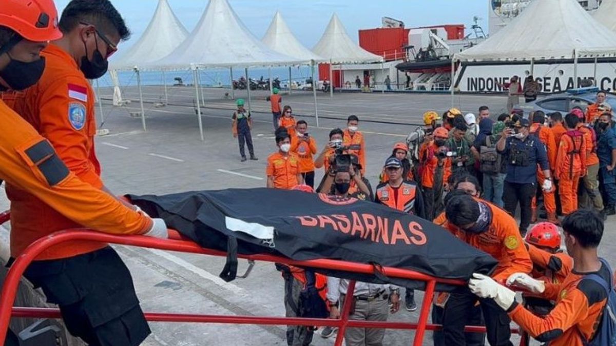 漁船がマカッサル海峡のKMラダン・ペルティウィの沈没の犠牲者の女性の遺体を発見