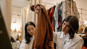 Tips Belanja Baju Thrifting Agar Tak Timbul Penyesalan di Akhir