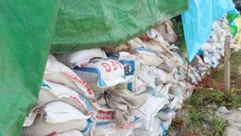 警察、ランプン南部で45トンの偽肥料を押収