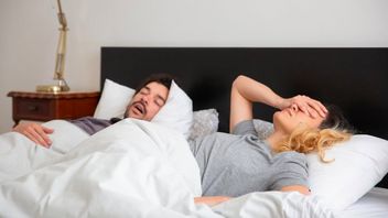 يذكر الطبيب بأن استخدام بليستر الفم ليس حلا للتغلب على التنظيف أثناء النوم