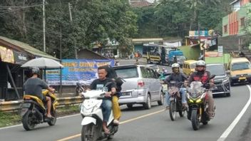 Vehicle Volume on Puncak Route Bogor Increases, Police Apply Odd Even System
