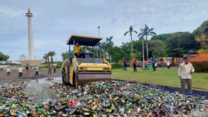 Di Monas, Pemprov DKI Hancurkan 14.447 Botol Minuman Beralkohol: Ada Merek Rajawali Hingga Orang Tua