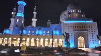 佐科总统离开巴厘岛，在梭罗为谢赫扎耶德清真寺揭幕
