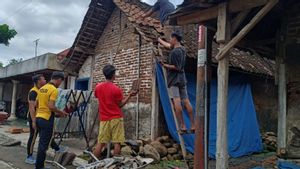 Angin Puting Beliung Rusak Puluhan Rumah Warga di Madiun